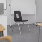 Chaise d'école empilable en polypropylène à dossier ouvert de 18 po