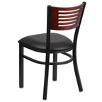 Chaise de salle à manger à dossier en lattes métalliques et siège en vinyle