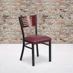 Chaise de salle à manger à dossier en lattes métalliques et siège en vinyle