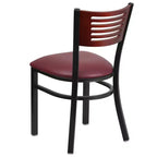 Chaise de salle à manger à dossier en lattes métalliques et siège en vinyle