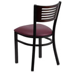 Chaise de salle à manger à dossier en lattes métalliques et siège en vinyle