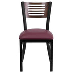 Chaise de salle à manger à dossier en lattes métalliques et siège en vinyle
